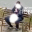 В Новороссийске парень прилюдно справлял нужду, сидя на лавочке - SochiStream.Ru