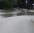 У Водоканала ворой месяц бежит вода по улицам, из люка на Бытхе. - PrivetSochi.Ru