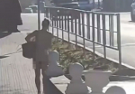Девушка из-за проблем в личной жизни гуляла голой около кладбища в Новороссийске