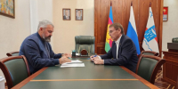 Председатель Городского Собрания Сочи Виктор Филонов обсудил развитие предпринимательства на курорте с депутатом ГСС Александром Бурляевым - Городское Собрание