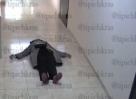 В Краснодаре предпенсионерка разгромила подъезд в поисках закладки и легла спать