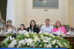 Глава Сочи Андрей Прошунин и председатель Городского Собрания Сочи Виктор Филонов вручили многодетным матерям знаки почета «Материнская слава»