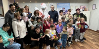 Около 600 новогодних подарков передали детям депутаты Городского Собрания Сочи по четвёртому избирательному округу "Кудепстинский" - Городское Собрание