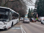 В Лазаревском районе Сочи легковушка врезалась в автобус