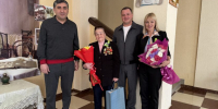 Илья Стопченко и Артур Аракелян поздравили с днем рождения Александру Ерину - Городское Собрание