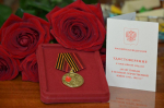Глава Сочи Андрей Прошунин вручил памятную медаль Герою России Павлу Сюткину