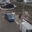 В Краснодаре выносивший мертвого подростка мужчина попал на видео - SochiStream.Ru