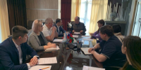 Депутаты по Новосочинскому избирательному округу, единороссы, Эдуард Обухович и Владимир Торосян провели плановый личный приём граждан, который прошёл в общественной приёмной на ул. Крымская. - Городское Собрание