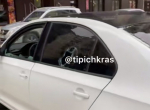 В Краснодаре пьяная женщина разбила стекла припаркованного авто