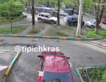 В Краснодаре женщина устроила «мусорный баскетбол» из окна – пострадало авто