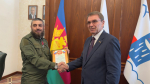 Председателю Горсобрания Сочи Виктору Филонову вручена Благодарность от бойцов 1 стрелкового батальона