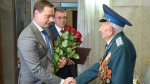 Глава Сочи Андрей Прошунин и председатель Городского Собрания Сочи Виктор Филонов к 80-летию Великой Победы вручили знак Почетного гражданина города ветерану Николаю Рудометкину