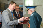 Глава Сочи Андрей Прошунин и председатель Городского Собрания Сочи Виктор Филонов к 80-летию Великой Победы вручили знак Почетного гражданина города ветерану Николаю Рудометкину