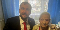 Владислав Жиронкин вручил памятные награды Великой Отечественной войны Серафиме Волковой и Анне Глазуновой - Городское Собрание