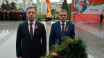 Глава Сочи Андрей Прошунин и председатель Городского Собрания Сочи Виктор Филонов 9 Мая возложили цветы к Вечному Огню на Завокзальном мемориальном комплексе