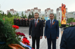 Глава Сочи Андрей Прошунин и председатель Городского Собрания Сочи Виктор Филонов 9 Мая возложили цветы к Вечному Огню на Завокзальном мемориальном комплексе