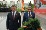 Глава Сочи Андрей Прошунин и председатель Городского Собрания Сочи Виктор Филонов 9 Мая возложили цветы к Вечному Огню на Завокзальном мемориальном комплексе