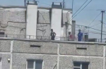 В Краснодаре школьники начали разгуливать по крышам многоэтажек