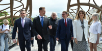В Сочи в День города торжественно открыли мост «Волшебный лист» и обновленный участок набережной - Городское Собрание