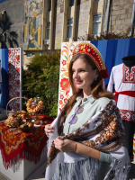 На площади Лазаревского Центра национальных культур проходит праздничная программа, посвящённая Дню города Сочи - «Город воплотившейся мечты»!
