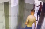 В Краснодаре двое неадекватных мужчин разгромили подъезд