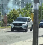 Абсолютно голый мужчина был замечен сегодня на улице Круговой в Краснодаре