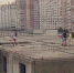 В Краснодаре подростки на самокатах развлекаются на опасной заброшке - SochiStream.Ru