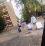 После ночной атаки БПЛА в Адлере заметили массовый отъезд туристов с чемоданами