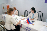 В Сочи впервые голосующим вручают свидетельства молодого избирателя