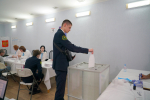 В Сочи впервые голосующим вручают свидетельства молодого избирателя