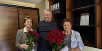 В рамках празднования Дня пожилого человека депутаты ГСС Сос Мартиросян и Ростислав Шубин вручили благодарственные письма активистам округа - Городское Собрание