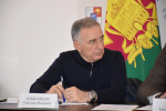 Заместитель председателя Городского Собрания Сочи Темур Эйнатов провел рабочее совещание по вопросам исполнения предвыборных наказов избирателей округа № 7