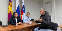 Депутаты Илья Стопченко и Александр Куренда совместно с администрацией Лазаревского района помогли жителю Дагомыса восстановить жилье - Городское Собрание