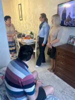 В преддверии дня инвалида Ульяна Катриченко и Александра Ерина навестили инвалида 1 группы, колясочника Вадима Литовского