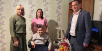 Депутаты Илья Стопченко и Александр Куренда в Международный день инвалидов посетили жителей Дагомыса - Городское Собрание