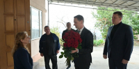 Глава Сочи Андрей Прошунин поздравил родных Героя России Сергея Терзияна - Администрация г. Сочи