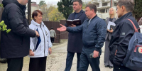 Депутаты округа № 12 Денис Скрыгин и Владимир Торосян проверили ход работ по установке уличного освещения на улице Целинной - Городское Собрание