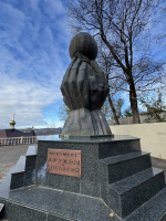 Депутат Ульяна Катриченко и жители Лазаревского района провели субботник у монумента «Дружбы и согласия»