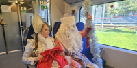 В Сочи Дед Мороз и Снегурочка поздравили пассажиров «Ласточки» - Sochi.Com