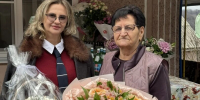 Депутат Ульяна Катриченко поздравила с днем рождения председателя ТОС «Разбитый Котел» Кегануш Кесян - Городское Собрание
