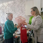 Депутат ГСС Ульяна Катриченко поздравила с 95-летием участницу трудового фронта Лидию Чебан