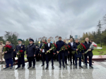 Глава города Сочи Андрей Прошунин и депутаты Городского Собрания Сочи приняли участие в памятном возложении цветов к мемориалу в Завокзальном микрорайоне
