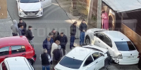 Мужчине стало плохо за рулем в Сочи: иномарка влетела в припаркованные автомобили - Sochi24.tv