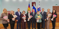 Председатель Горсобрания Сочи Виктор Филонов поздравил сотрудниц администрации Лазаревского района с наступающим праздником - Городское Собрание