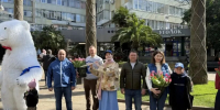 Депутат Денис Скрыгин организовал праздничную акцию к 8 Марта - Городское Собрание