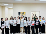 В творческой гостиной «Арт-Медиа-Центра «Родина» состоялся мастер-класс по рисованию театрального персонажа с учениками старших классов средней общеобразовательной школы № 7