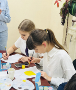 В творческой гостиной «Арт-Медиа-Центра «Родина» состоялся мастер-класс по рисованию театрального персонажа с учениками старших классов средней общеобразовательной школы № 7