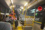 В Краснодаре пьяный пассажир напал на кондуктора в автобусе