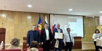 Родион Цырульник и Владимир Елединов вместе с главой Хостинского района Иваном Савиным вручили Благодарственные письма активистам Хостинского района - Городское Собрание