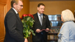 Глава Сочи Андрей Прошунин и председатель Городского Собрания Сочи Виктор Филонов в преддверии Дня Победы поздравили участницу Великой Отечественной войны Лидию Новикову